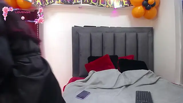 EmmaJhomson online show from October 10, 2025, 8:19 pm