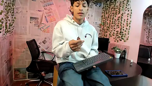 Snapshot of Bastian_boyshot77 chatting on July 23, 2026, 1:20 pm Bastian boyshot77 online show from July 23, 2026, 1:20 pm