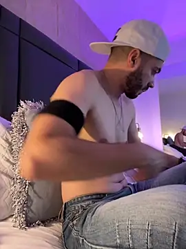 AxelThompson  online show from September 17, 2025, 11:23 am