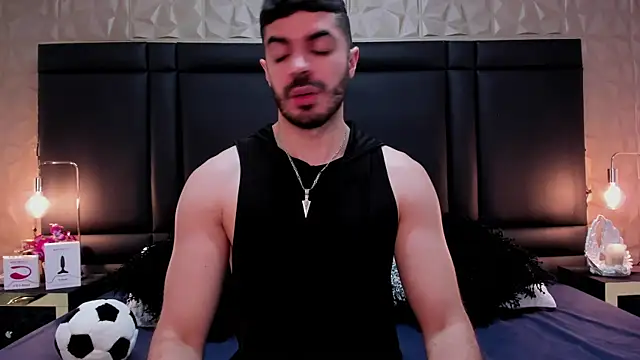 AxelThompson  online show from November 13, 2025, 11:53 am