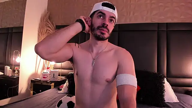 AxelThompson  online show from November 19, 2025, 11:21 am