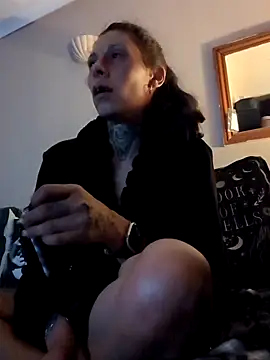 Snapshot of DarkAngelz1 chatting on May 26, 2026, 10:28 pm DarkAngelz1 online show from May 26, 2026, 10:28 pm