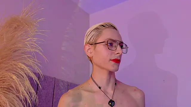 liiamluna  online show from February 23, 2026, 9:39 am