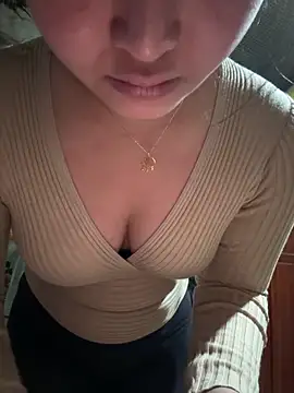 chenyu0308 online show from December 4, 2025, 5:17 am