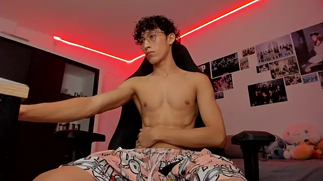 Snapshot of velvet_skyn chatting on October 21, 2025, 6:36 am velvet skyn online show from October 21, 2025, 6:36 am