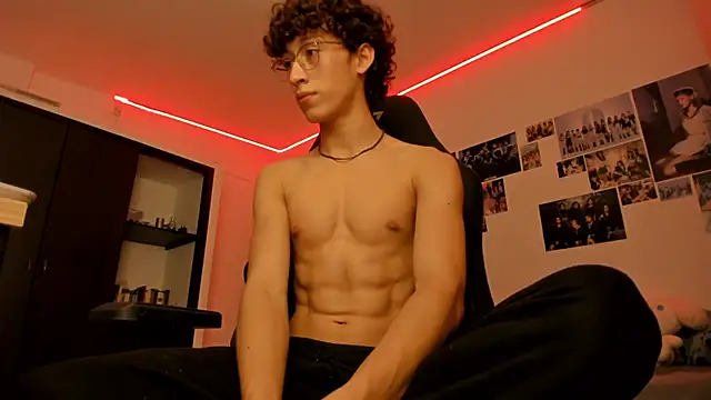 Snapshot of velvet_skyn chatting on October 22, 2025, 4:35 am velvet skyn online show from October 22, 2025, 4:35 am