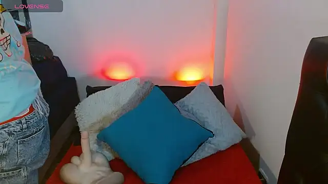 KrystalAdams online show from September 18, 2025, 12:51 pm