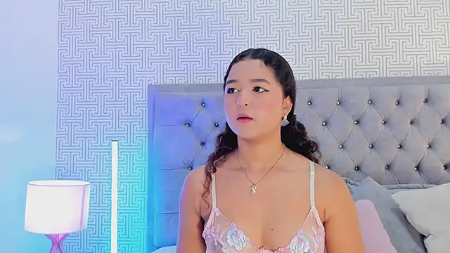 Evaa Lunna  online show from February 2, 2026, 8:18 pm