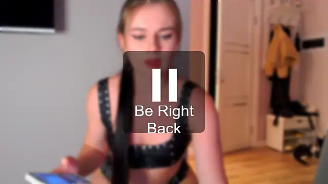 Snapshot of AlexaButttler chatting on October 20, 2025, 9:37 pm AlexaButttler online show from October 20, 2025, 9:37 pm