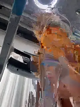 Ninazhang online show from April 19, 2026, 2:22 am