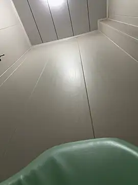 Ninazhang online show from April 23, 2026, 1:18 am