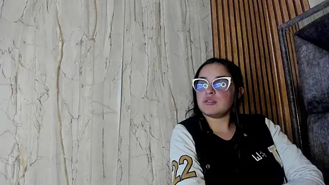 Cherry  Hot online show from November 26, 2025, 5:41 am