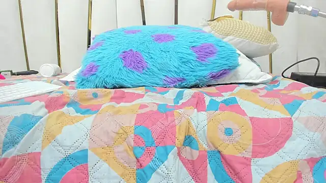 juliette pretty  online show from December 16, 2025, 12:15 am