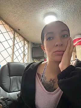 SALOME KORLAND online show from April 1, 2026, 1:12 pm