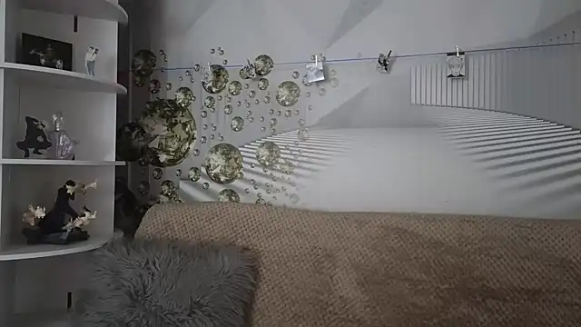 EvoletteLouLou online show from November 7, 2025, 4:51 pm