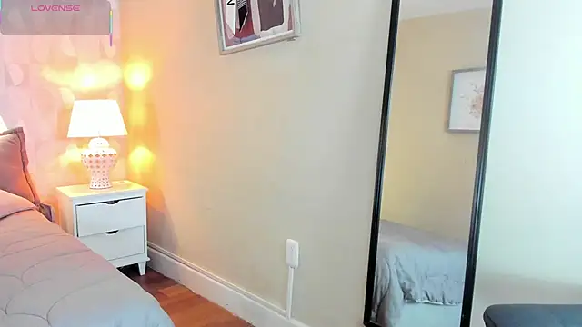 isabella milf  online show from September 17, 2025, 7:04 pm