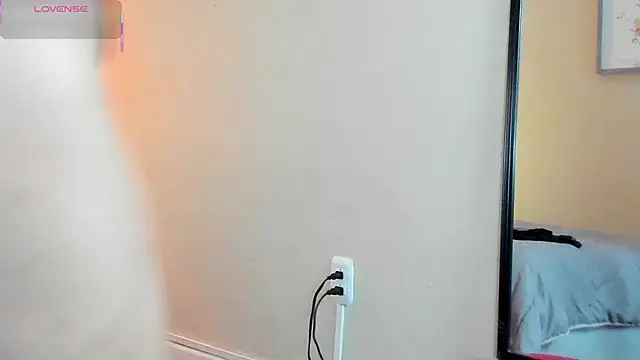 isabella milf  online show from September 19, 2025, 7:03 pm