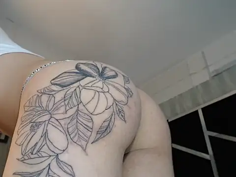 chaniesmith69x online show from October 30, 2025, 7:47 pm