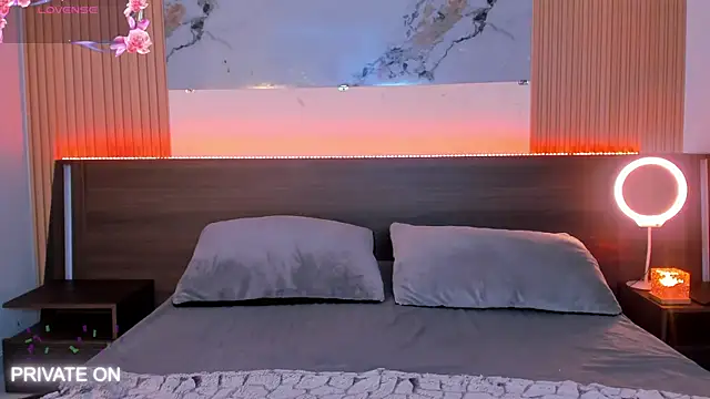 samanthaa moon online show from March 12, 2026, 10:38 pm