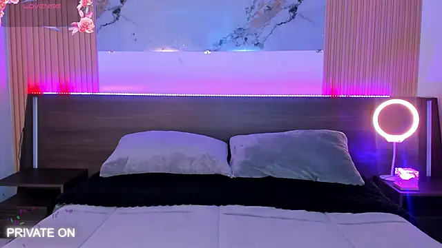 samanthaa moon online show from March 18, 2026, 11:19 pm