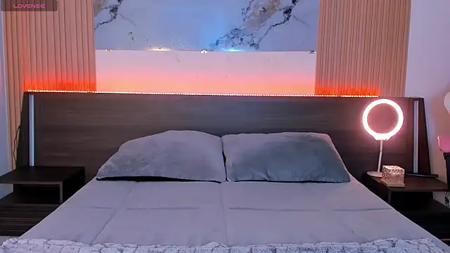 samanthaa moon online show from April 4, 2026, 9:45 pm