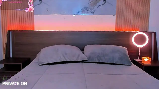 samanthaa moon online show from April 14, 2026, 1:00 am