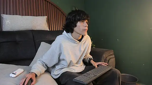 Snapshot of Diamond_twink chatting on July 3, 2026, 6:09 am Diamond twink online show from July 3, 2026, 6:09 am