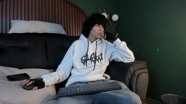 Snapshot of Diamond_twink chatting on July 12, 2026, 5:42 am Diamond twink online show from July 12, 2026, 5:42 am