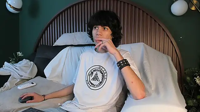 Snapshot of Diamond_twink chatting on July 16, 2026, 6:41 am Diamond twink online show from July 16, 2026, 6:41 am