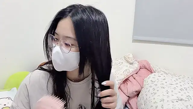 LHeart online show from April 21, 2026, 3:50 pm