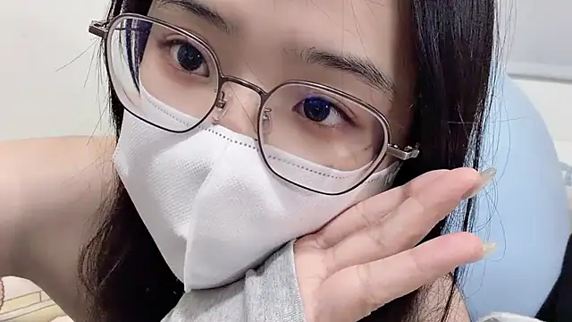 LHeart online show from April 23, 2026, 1:57 pm