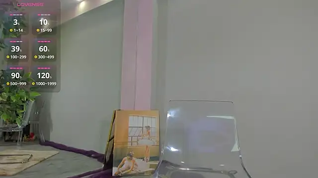 MayaHellen online show from October 10, 2025, 5:17 am