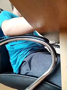 Snapshot of Milo_100 chatting on April 11, 2026, 2:10 pm Milo 100 online show from April 11, 2026, 2:10 pm