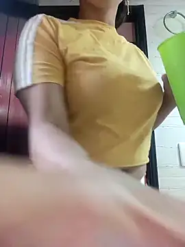 Snapshot of Fox_Roxxan chatting on September 14, 2025, 10:20 pm Fox Roxxan online show from September 14, 2025, 10:20 pm