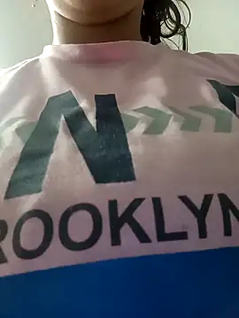 Snapshot of Fox_Roxxan chatting on October 3, 2025, 5:48 am Fox Roxxan online show from October 3, 2025, 5:48 am