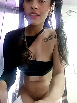 Snapshot of Fox_Roxxan chatting on November 10, 2025, 1:15 am Fox Roxxan online show from November 10, 2025, 1:15 am