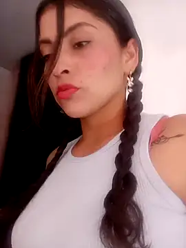 Snapshot of Fox_Roxxan chatting on November 13, 2025, 2:10 am Fox Roxxan online show from November 13, 2025, 2:10 am