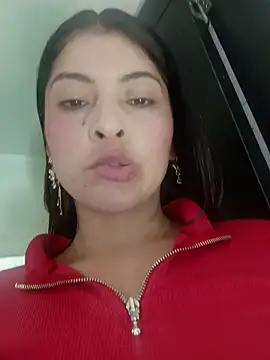 Snapshot of Fox_Roxxan chatting on December 2, 2025, 3:01 am Fox Roxxan online show from December 2, 2025, 3:01 am