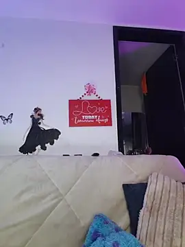 Snapshot of Fox_Roxxan chatting on February 20, 2026, 2:08 am Fox Roxxan online show from February 20, 2026, 2:08 am