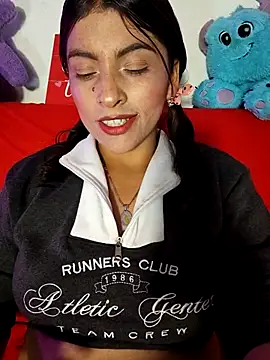 Snapshot of Fox_Roxxan chatting on May 9, 2026, 2:06 am Fox Roxxan online show from May 9, 2026, 2:06 am