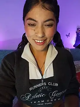 Snapshot of Fox_Roxxan chatting on July 1, 2026, 3:30 am Fox Roxxan online show from July 1, 2026, 3:30 am