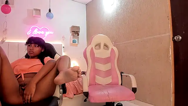 Andre lezcano online show from October 19, 2025, 7:58 pm