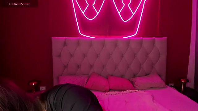 StacyWells online show from October 12, 2025, 1:26 am