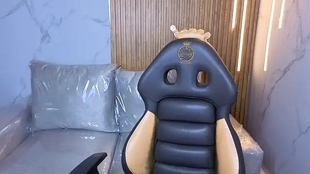 Stephany Rodriguez online show from November 21, 2025, 8:07 pm