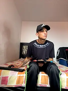 andrewcoopper1 online show from September 30, 2025, 4:01 pm