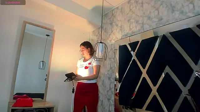 Luciifeer  online show from November 15, 2025, 6:26 pm