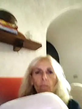 Snapshot of clarabell4 chatting on December 5, 2025, 8:05 pm clarabell4 online show from December 5, 2025, 8:05 pm