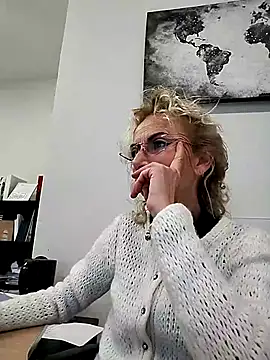 Snapshot of clarabell4 chatting on January 14, 2026, 8:42 am clarabell4 online show from January 14, 2026, 8:42 am