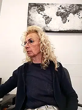 Snapshot of clarabell4 chatting on February 25, 2026, 10:25 am clarabell4 online show from February 25, 2026, 10:25 am