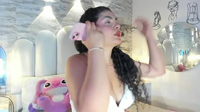 Yassy vazquez online show from November 20, 2025, 7:35 pm